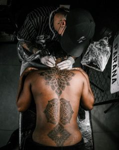 Read more about the article Stylish and Edgy Back Tattoos For Men: 2025 Trends